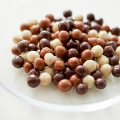 Chocolat Et Bonbons^Muji Céréales croustillantes enrobées de chocolat au lait, noir et blanc 80g