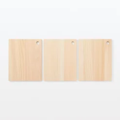 Ustensiles^Muji Planche à découper en bois de hinoki avec trou de suspension ‐ Petite