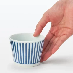 Vaisselle^Muji Tasse à saké en porcelaine Hasami - Motif rayures éventail